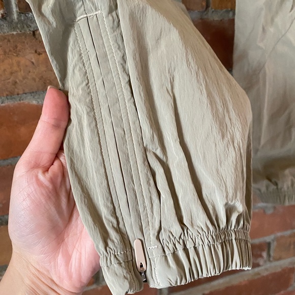 LULULEMON evergreen track pant hiking waterproof jogger olive green size 4 - Picture 10 of 13